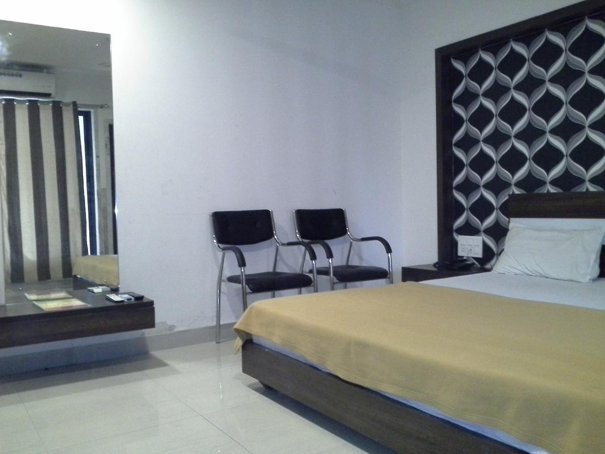 Hotel Galaxy Residency Vasai Exterior foto